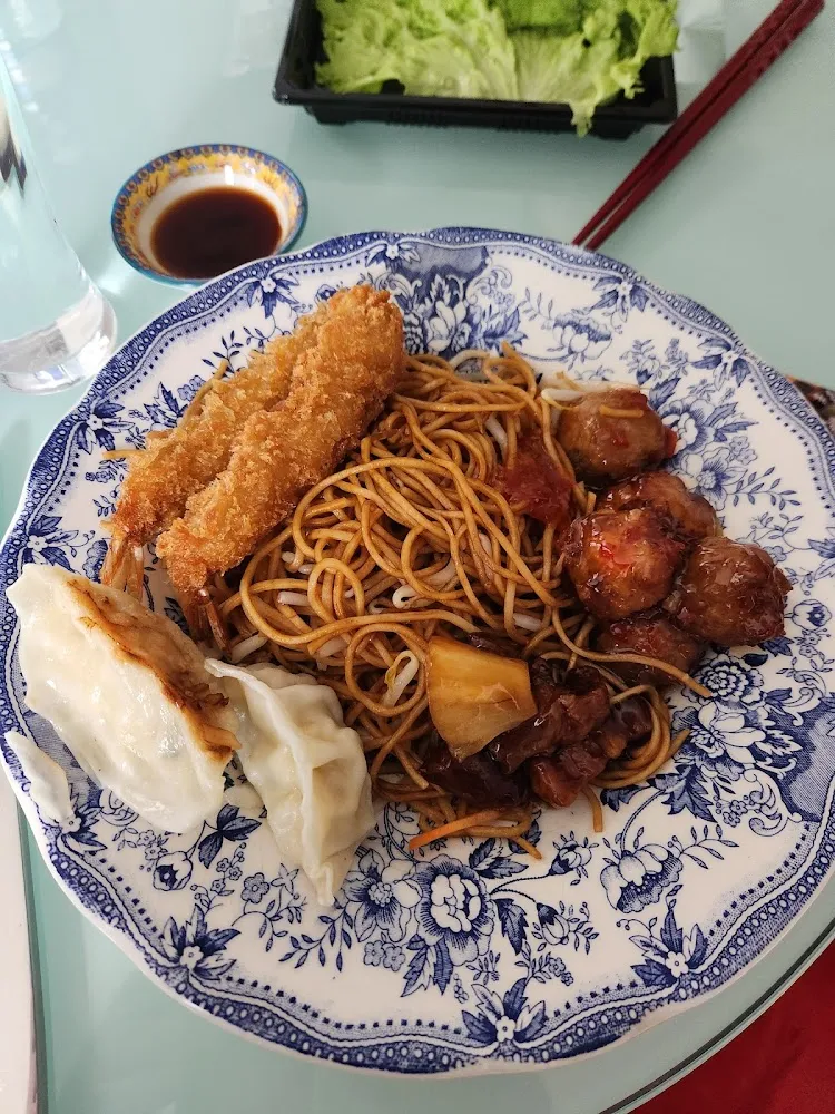 Nouille Sauté Porc Caramel Boulette Poulet